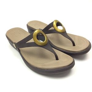 Crocs Sanrah Brown Gold Circle Accent Flip Flop Thong Sandals Women 9 Low Wedge